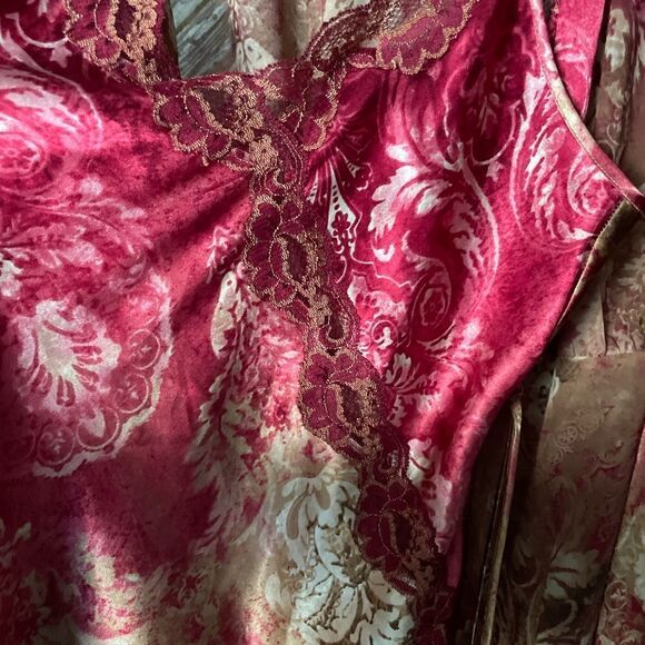 1990’s burgundy printed fridge front tie robe with matching nightgown - Picture 13 of 13